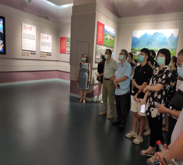 化学化工学院开展参观广西脱贫攻坚成就展主题党日活动